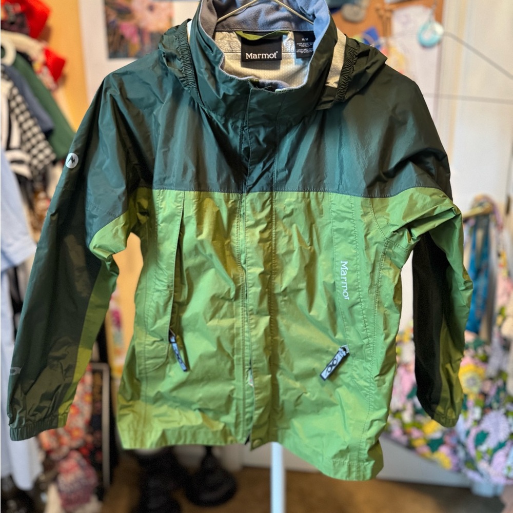 Marmot Green Raincoat Lightweight Hooded Design